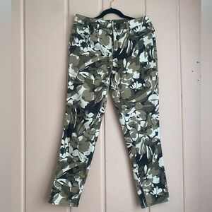 Chicos Slimming Girlfriend Ankle Camouflage Pants szM